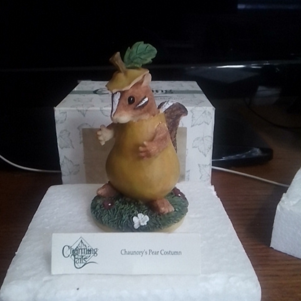 Charming tails "Chauncey's Pear Costume"